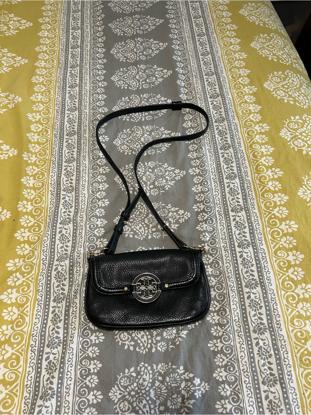 Tory Burch Black Pebbled Leather Logo Crossbody. Like New!